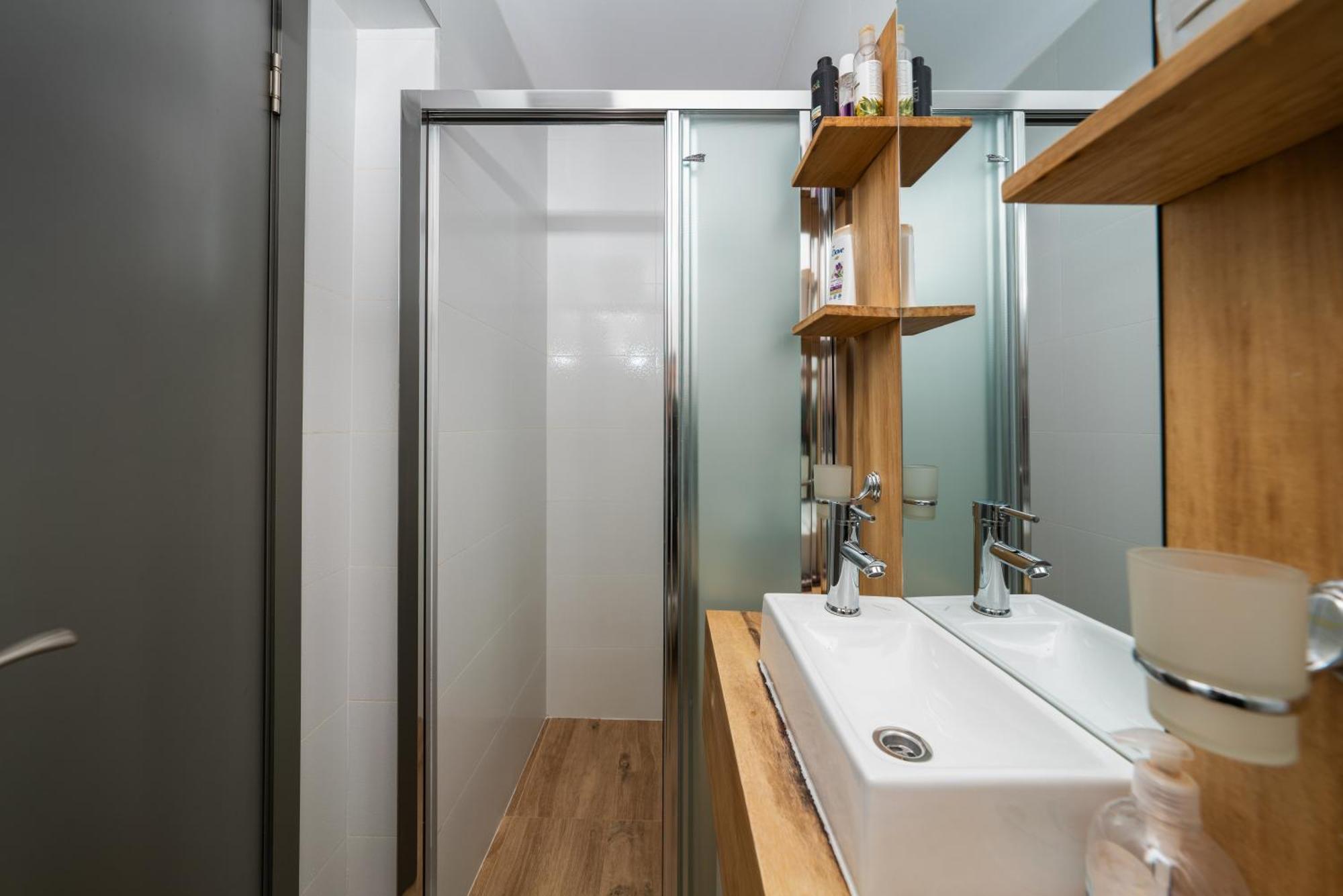 Vertigo Huge 2 Bedrooms Balcony Parking Apartemen