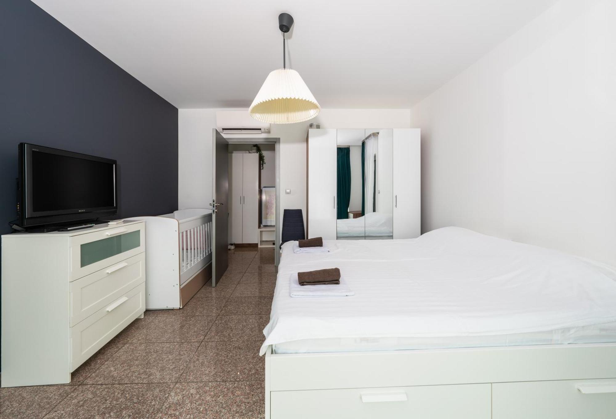 Vertigo Huge 2 Bedrooms Balcony Parking